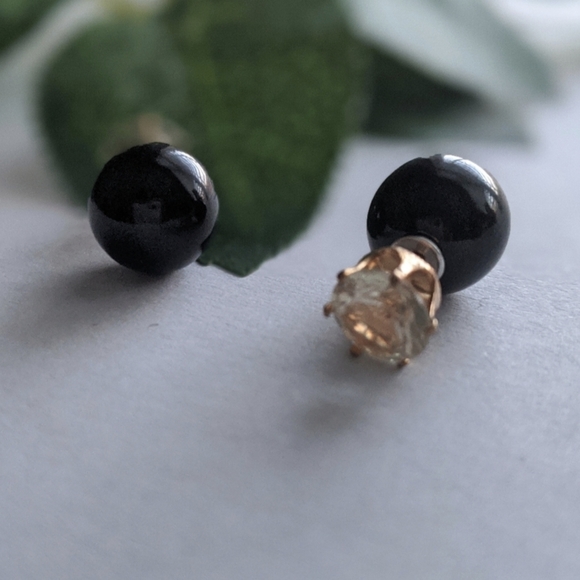 WILA Black and Diamond Earrings - Picture 1 of 3